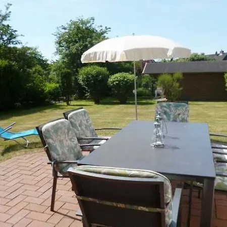 Strandstrasse 28, Haushaelfte Links * Nieblum