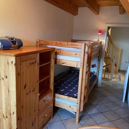 Strandstrasse 28, Haushaelfte Links *