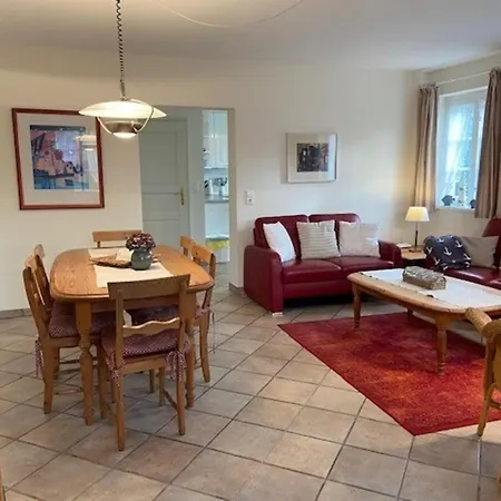 Prázdninový dům Strandstrasse 28, Haushaelfte Links Nieblum