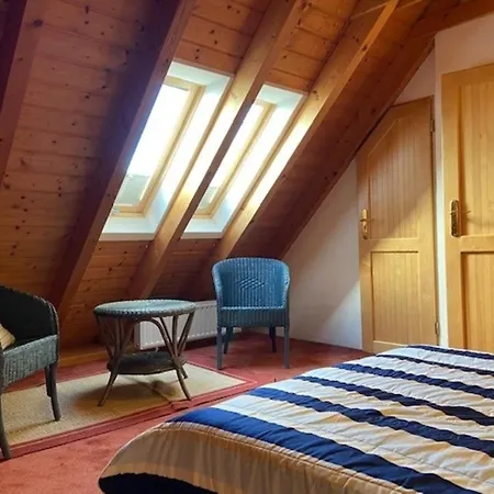 Strandstrasse 28, Haushaelfte Links * Nieblum