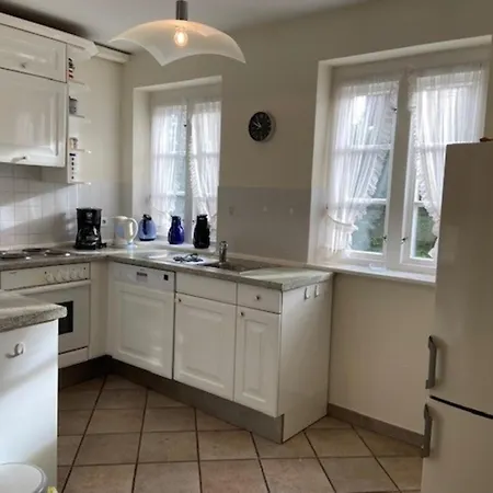 Strandstrasse 28, Haushaelfte Links